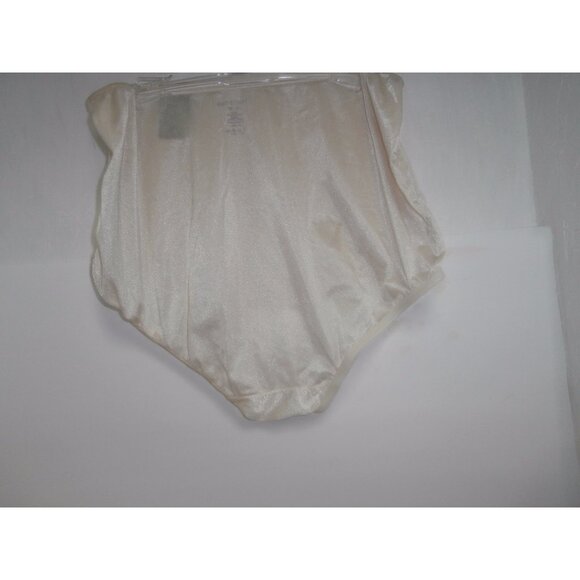 Vanity Fair Women's Perfectly Yours Ravissant  Brief 15712 Fawn 6/M New - Picture 2 of 2